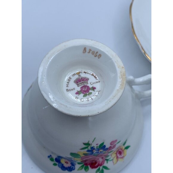 Vintage Rosina Bone China Teacup and Saucer Set Floral Pattern Gold Trim Made in - Picture 3 of 10